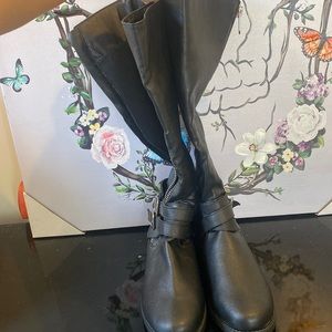 Torrid 9w tall black boots read description
